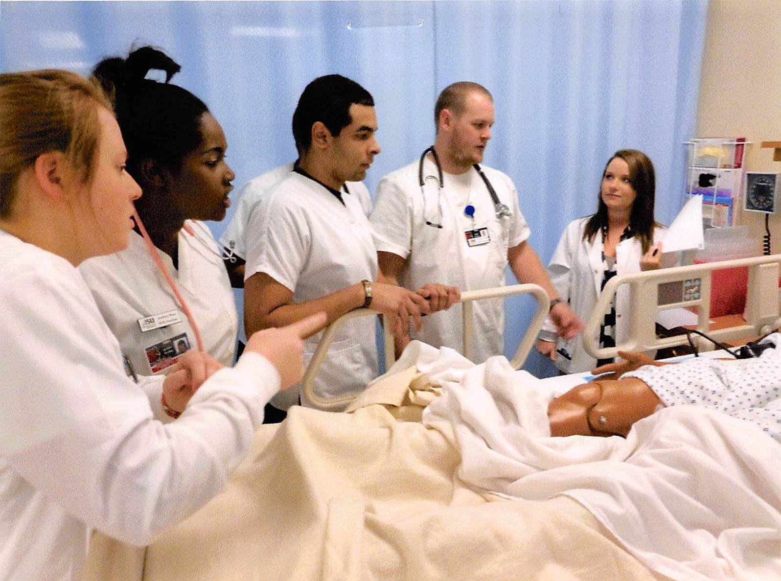 Students with patient - lab.jpg Students with patient - lab