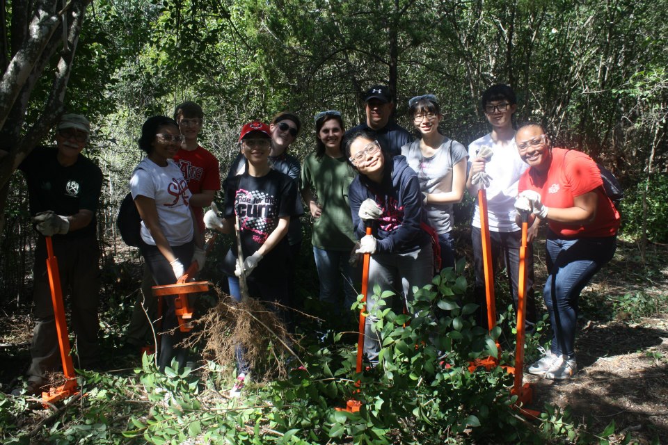 Students Volunteering on Spring Break