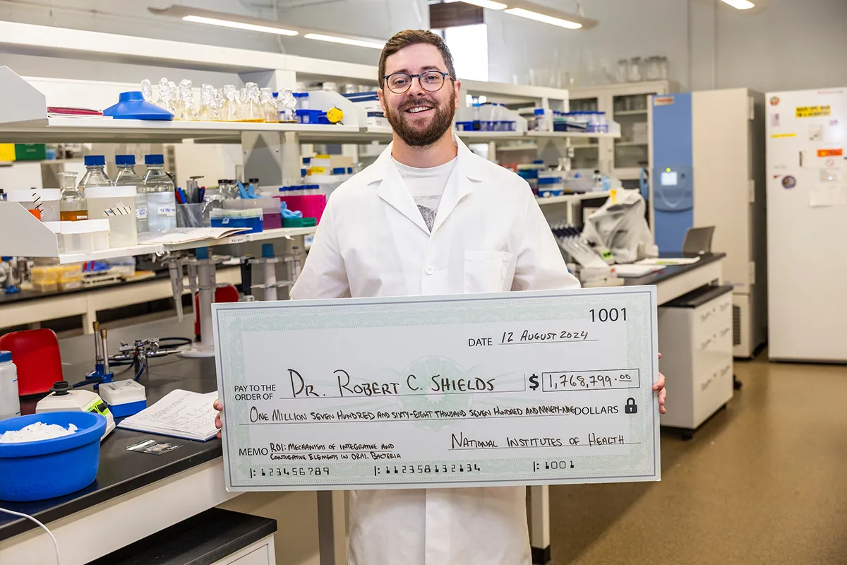 Dr. Robert Shields receives a research grant to continue his study