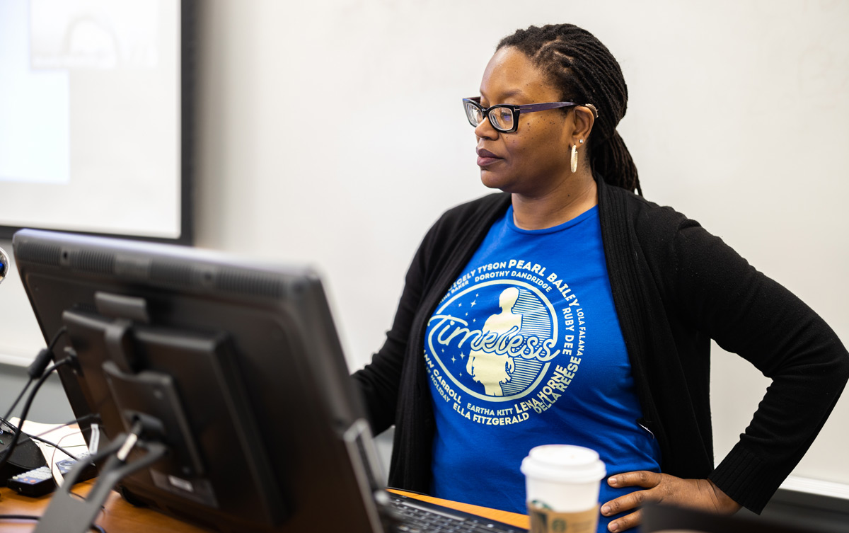 Dr. Cherisse Jones-Branch Teaching a Virtual Course