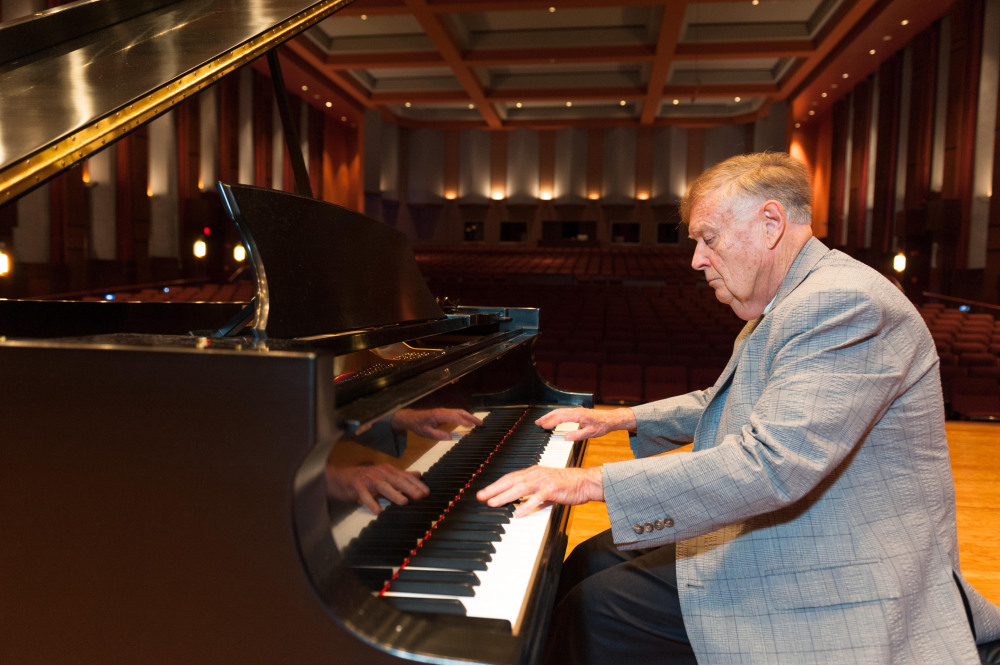 Major Gift from Emeritus Professor for Grand Piano Purchase