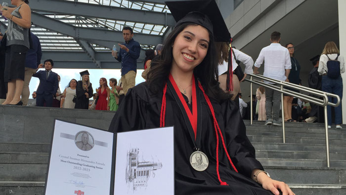 Photo of Gonzalez Award winner Crystal Itzamar Hernandez Estrada