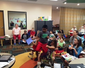 Student Volunteers Help with Reading Tutoring Program
