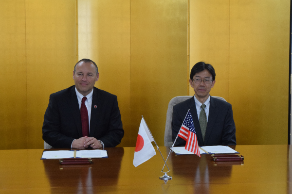 Arkansas_State_University_Chancellor_Dr._Kelly_Damphousse_and_Saitama_University_President_Dr._Hiroki_Yamguchi