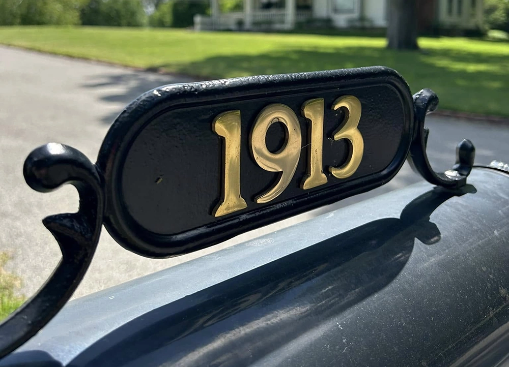 Hemingway's mailbox, reading the house number "1913".