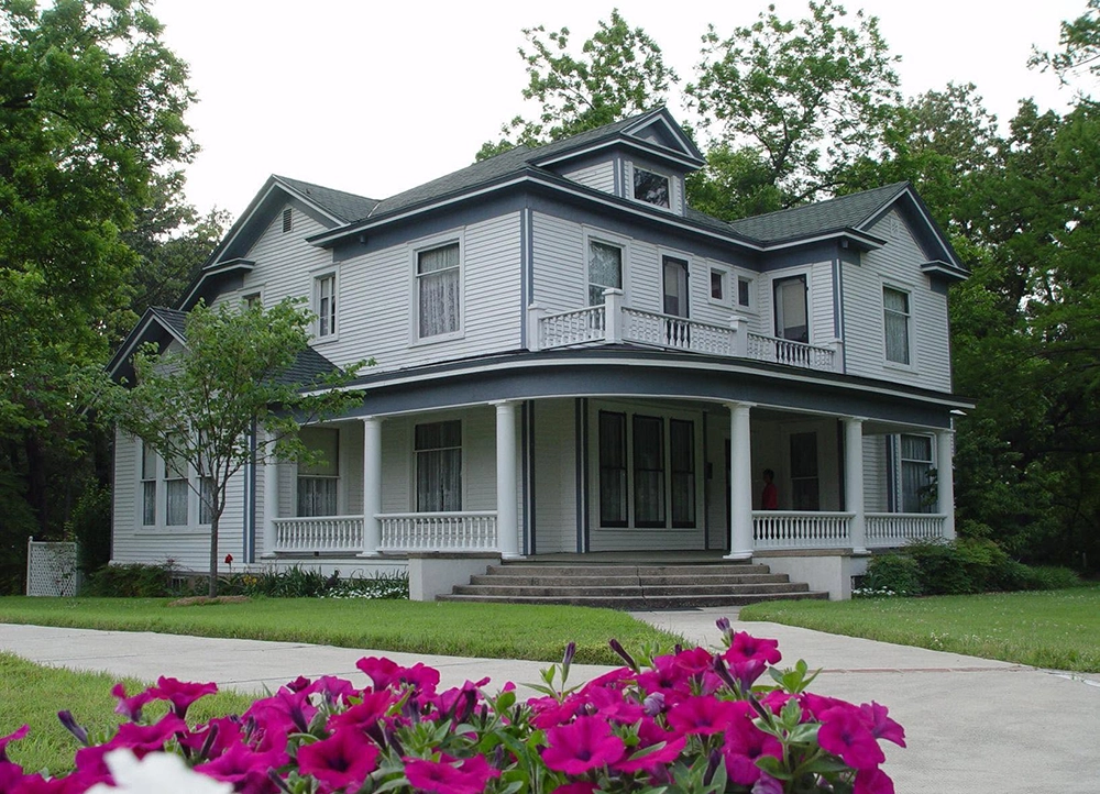 The front of the Hemingway-Pfeiffer house.
