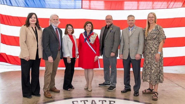 From left to right: Dr. Erika Krennerich Chudy, vice chancellor for advancement; retired Brig. Gen. Keith Klemmer, chair of the Beck Center for Veterans board of directors; Jana Haskins, director of the Beck Center for Veterans; Gale Markley, honorary state regent for ARDAR; Mayor Harold Copenhaver; 