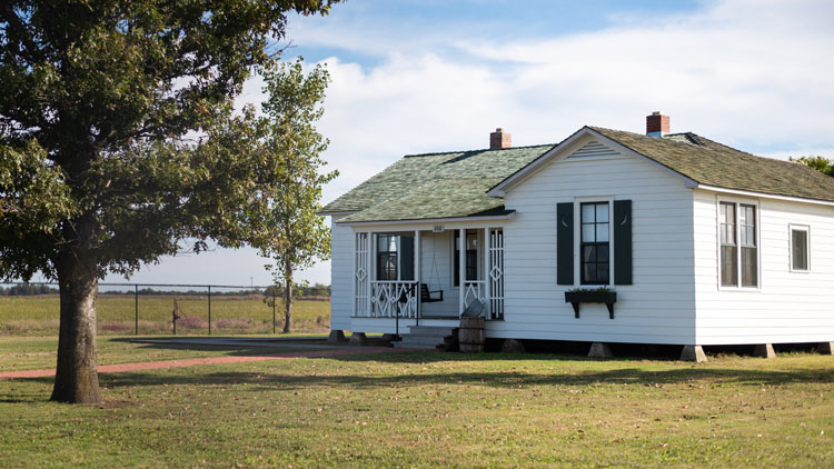 Picture of a white house