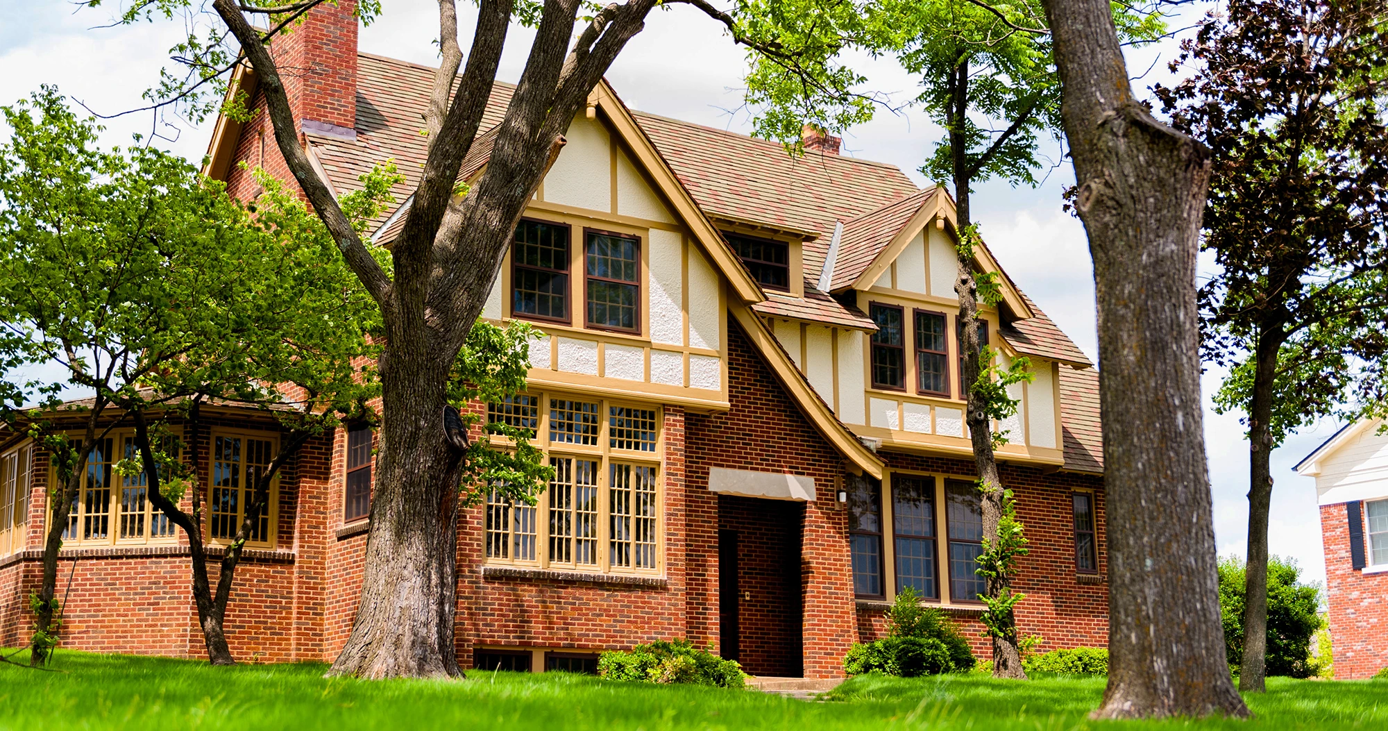 The V.C. Kays house framed by trees.